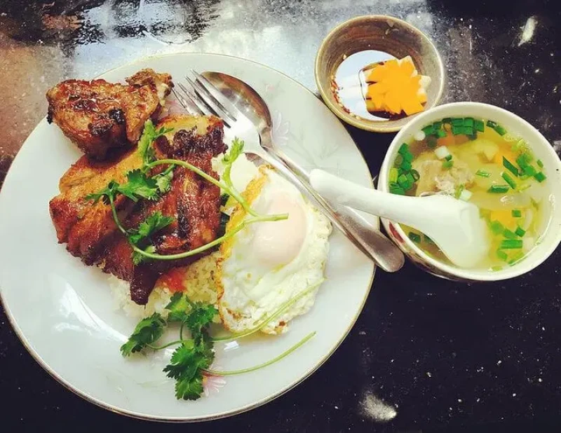 Cơm tấm Nguyễn Văn Cừ