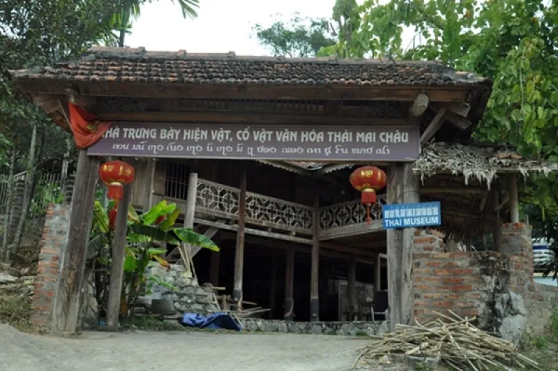 Nhà trưng bày hiện vật, cổ vật văn hóa Thái – Mai Châu (Nguồn: Internet)